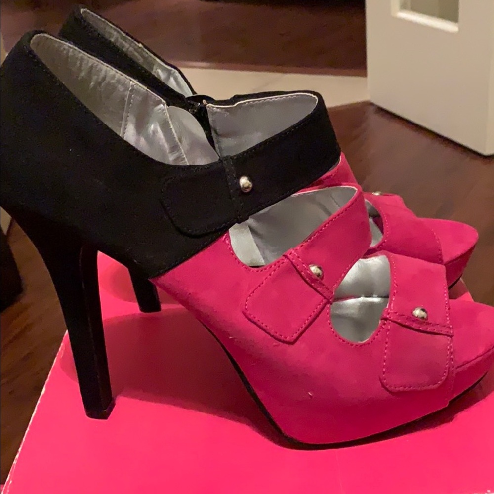 Two toned booties